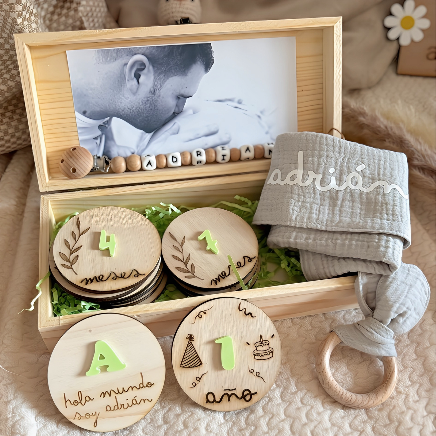 KIT Nacimiento: Plaquitas "Mesario Mágico" + Caja Personalizada + Chupetero