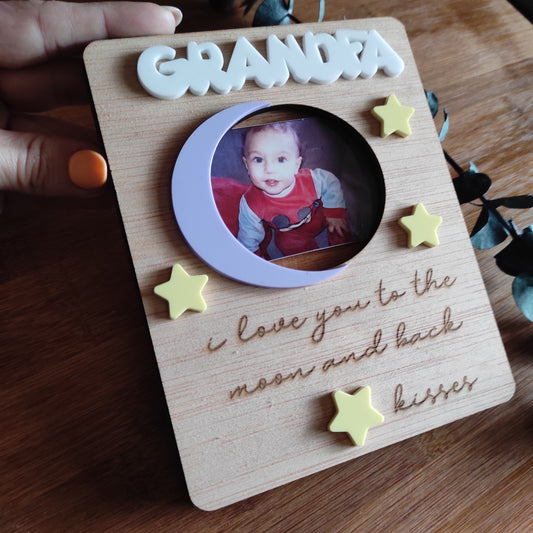 Marco de fotos personalizado Regalos personalizados con amor Marcos con frases de cariño Decoración para el hogar personalizada Marcos de madera para fotos "Te quiero hasta la luna y volver" regalo Detalles románticos para parejas Regalos sentimentales únicos Personaliza tu marco de fotos Marcos de madera con dedicatoria